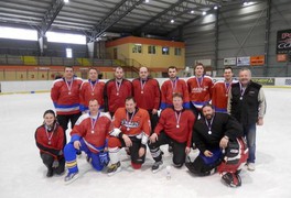Druhé místo hokejistů na amatérském turnaji v ledním hokeji v Poličce - foto č. 1