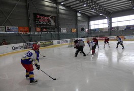 Druhé místo hokejistů na amatérském turnaji v ledním hokeji v Poličce - foto č. 4