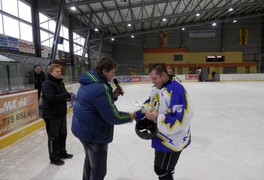 Druhé místo hokejistů na amatérském turnaji v ledním hokeji v Poličce - foto č. 14
