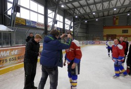 Druhé místo hokejistů na amatérském turnaji v ledním hokeji v Poličce - foto č. 16