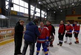 Druhé místo hokejistů na amatérském turnaji v ledním hokeji v Poličce - foto č. 18