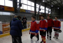 Druhé místo hokejistů na amatérském turnaji v ledním hokeji v Poličce - foto č. 19