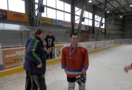 Druhé místo hokejistů na amatérském turnaji v ledním hokeji v Poličce - foto č. 22