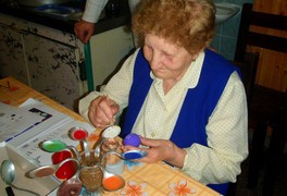 Seniorky se učily malovat kraslice - foto č. 18
