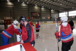 Naši vyhráli Vánoční amatérský turnaj v ledním hokeji v Poličce - foto č. 2