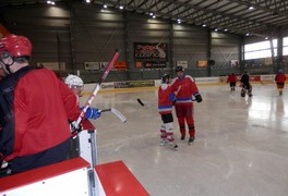 Naši vyhráli Vánoční amatérský turnaj v ledním hokeji v Poličce - foto č. 3