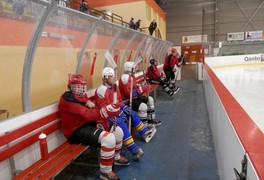 Naši vyhráli Vánoční amatérský turnaj v ledním hokeji v Poličce - foto č. 4