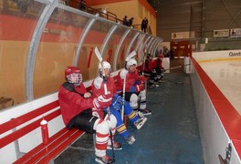 Naši vyhráli Vánoční amatérský turnaj v ledním hokeji v Poličce - foto č. 5