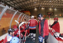 Naši vyhráli Vánoční amatérský turnaj v ledním hokeji v Poličce - foto č. 10