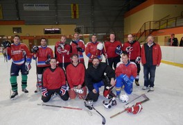Naši vyhráli Vánoční amatérský turnaj v ledním hokeji v Poličce - foto č. 13