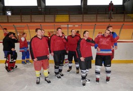 Naši vyhráli Vánoční amatérský turnaj v ledním hokeji v Poličce - foto č. 11