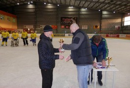 Naši vyhráli Vánoční amatérský turnaj v ledním hokeji v Poličce - foto č. 17