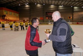 Naši vyhráli Vánoční amatérský turnaj v ledním hokeji v Poličce - foto č. 18