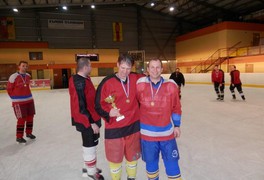Naši vyhráli Vánoční amatérský turnaj v ledním hokeji v Poličce - foto č. 26