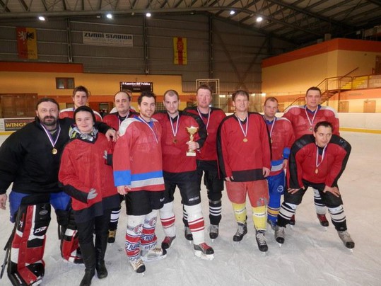 Naši vyhráli Vánoční amatérský turnaj v ledním hokeji v Poličce