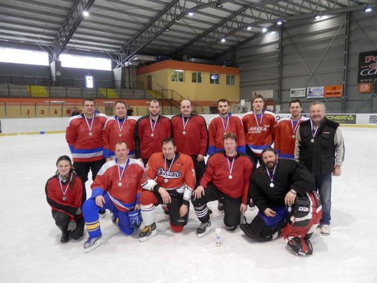 Druhé místo hokejistů na amatérském turnaji v ledním hokeji v Poličce