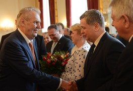 Vítězové soutěže Vesnice roku 2018 byli přijati u prezidenta republiky Miloše Zemana - foto č. 16