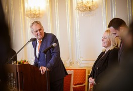 Vítězové soutěže Vesnice roku 2018 byli přijati u prezidenta republiky Miloše Zemana - foto č. 9