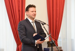 Vítězové soutěže Vesnice roku 2018 byli přijati u předsedy Poslanecké sněmovny PČR Radka Vondráčka - foto č. 1