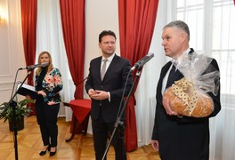 Vítězové soutěže Vesnice roku 2018 byli přijati u předsedy Poslanecké sněmovny PČR Radka Vondráčka - foto č. 3