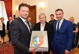 Vítězové soutěže Vesnice roku 2018 byli přijati u předsedy Poslanecké sněmovny PČR Radka Vondráčka - foto č. 10