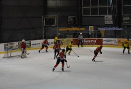 Naši hokejisté ve finále AHL Polička prohráli s Jedlovou 2:3 po prodloužení a obsadili konečné 2. místo - foto č. 20