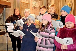 Vánoční koncert ZŠ a MŠ - OD ADVENTU PO TŘI KRÁLE - foto č. 22