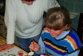 Seniorky se učily malovat kraslice - foto č. 11